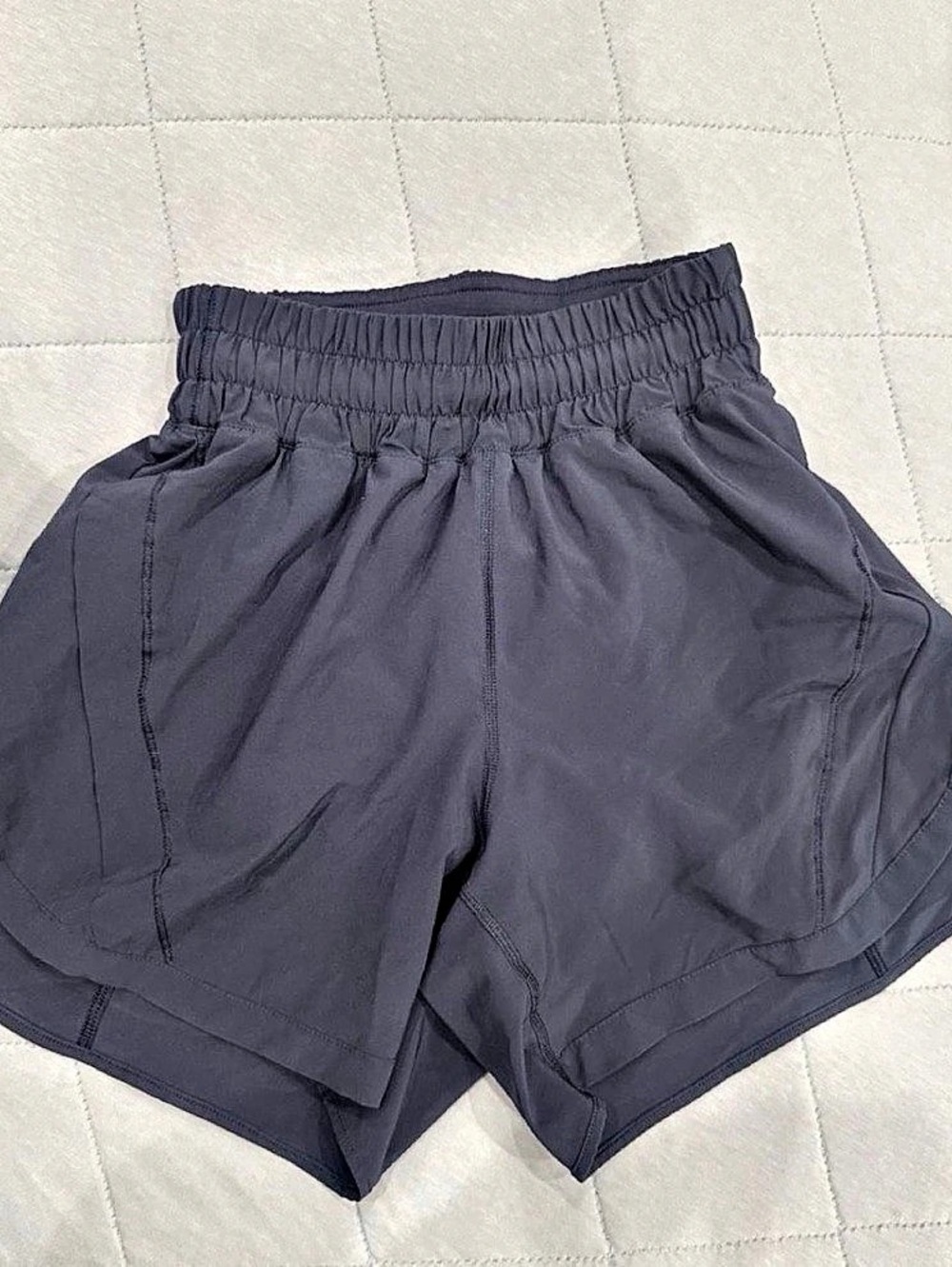 Lululemon Hotty Hot Shorts 2.5" Size 2